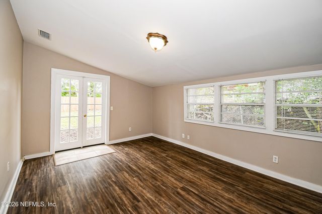 7227 STONEHURST Road N, Jacksonville, FL 32277