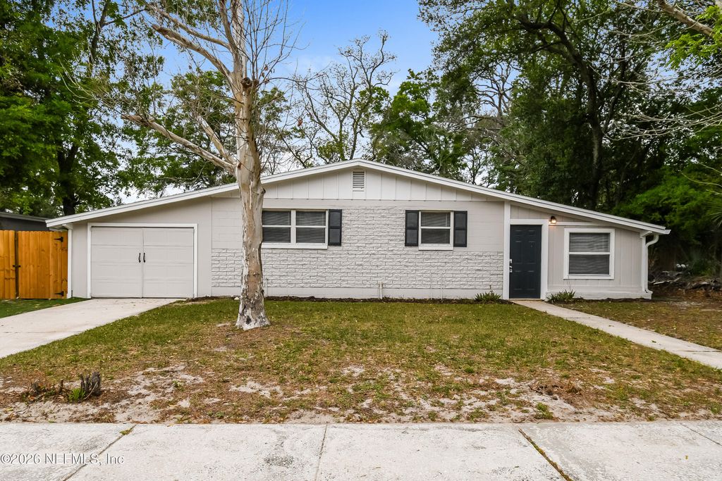 7227 STONEHURST Road N, Jacksonville, FL 32277