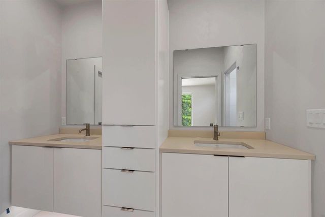 1780 BOBBY JONES DRIVE, De Pere, WI 54115