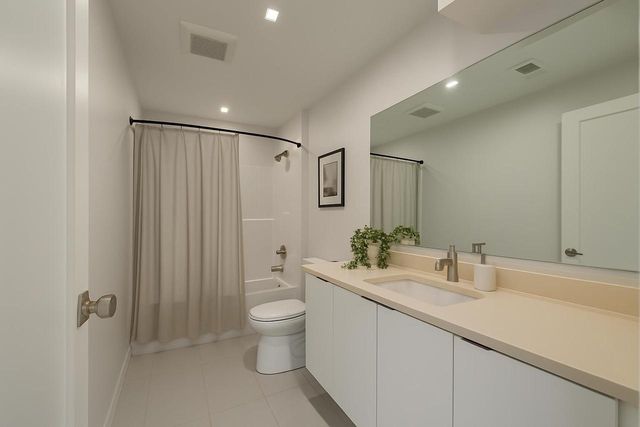 1780 BOBBY JONES DRIVE, De Pere, WI 54115