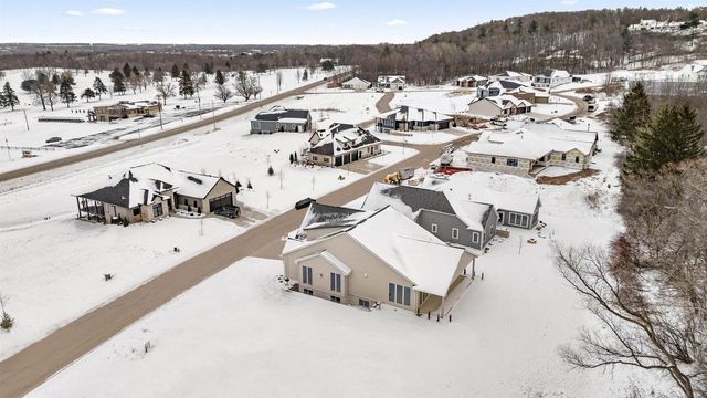 1780 BOBBY JONES DRIVE, De Pere, WI 54115