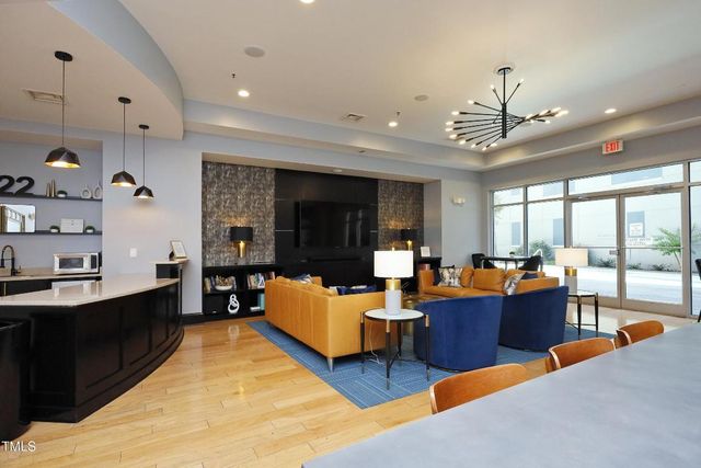 222 Glenwood Avenue 413, Raleigh, NC 27603