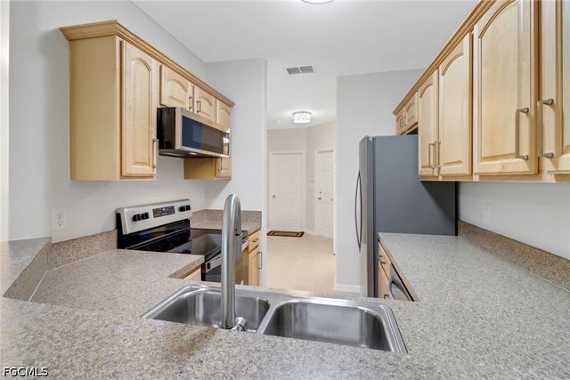 8189 Pacific Beach DR, Fort Myers, FL 33966