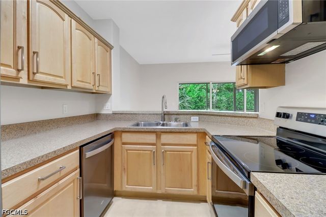 8189 Pacific Beach DR, Fort Myers, FL 33966