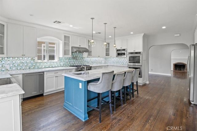 2682 E Villa Street, Pasadena, CA 91107