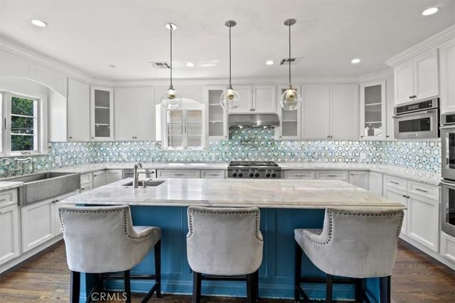 2682 E Villa Street, Pasadena, CA 91107