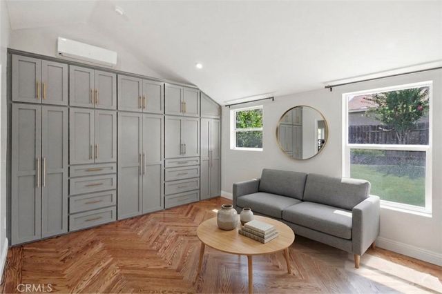 2682 E Villa Street, Pasadena, CA 91107