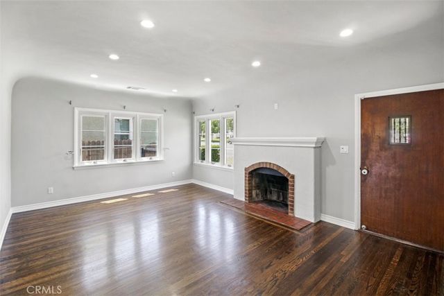 2682 E Villa Street, Pasadena, CA 91107