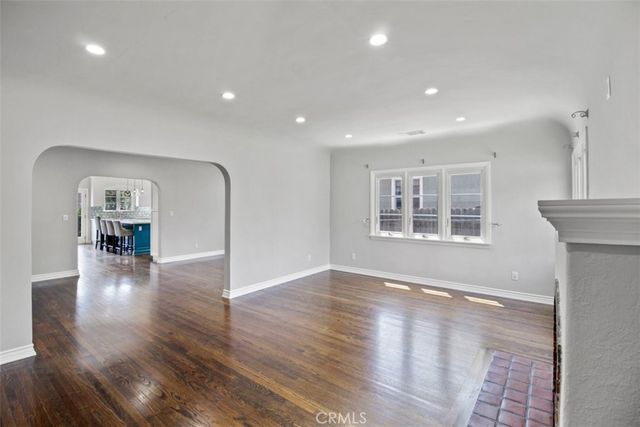 2682 E Villa Street, Pasadena, CA 91107