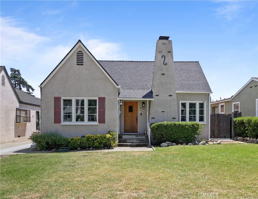 2682 E Villa Street, Pasadena, CA 91107