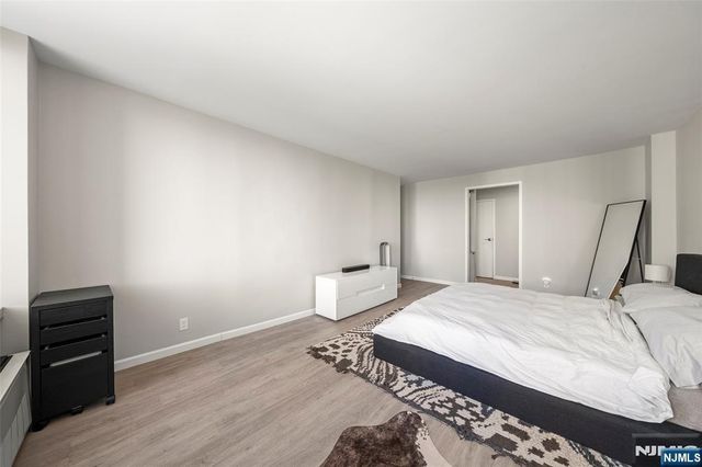 300 Winston Drive 609, Cliffside Park, NJ 07010