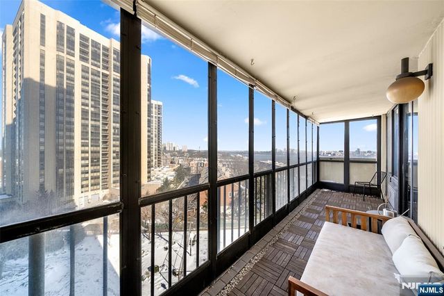 300 Winston Drive 609, Cliffside Park, NJ 07010