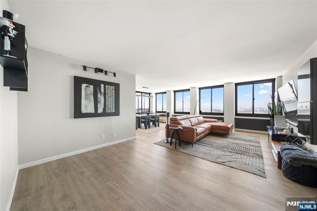 300 Winston Drive 609, Cliffside Park, NJ 07010