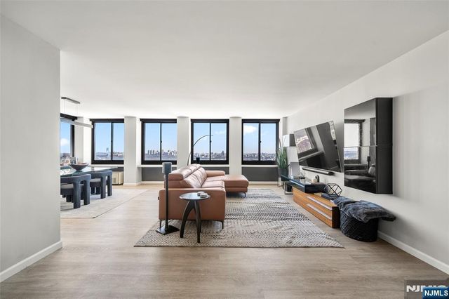 300 Winston Drive 609, Cliffside Park, NJ 07010