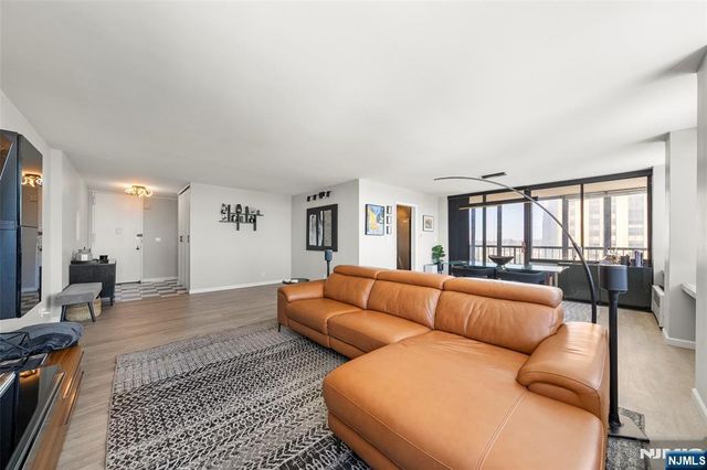 300 Winston Drive 609, Cliffside Park, NJ 07010