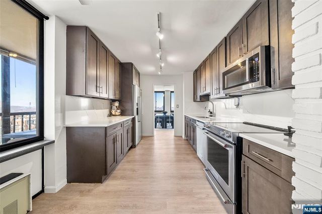 300 Winston Drive 609, Cliffside Park, NJ 07010