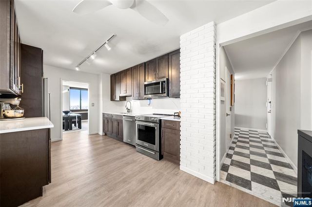 300 Winston Drive 609, Cliffside Park, NJ 07010