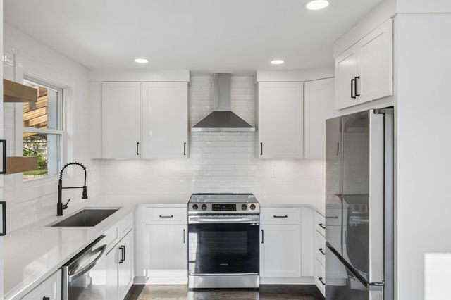 902 Broadmoor Dr, Nashville, TN 37216