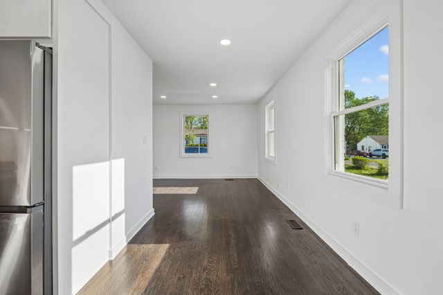 902 Broadmoor Dr, Nashville, TN 37216