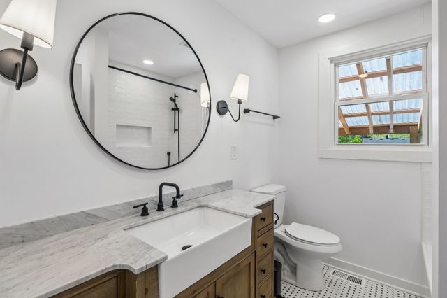 902 Broadmoor Dr, Nashville, TN 37216