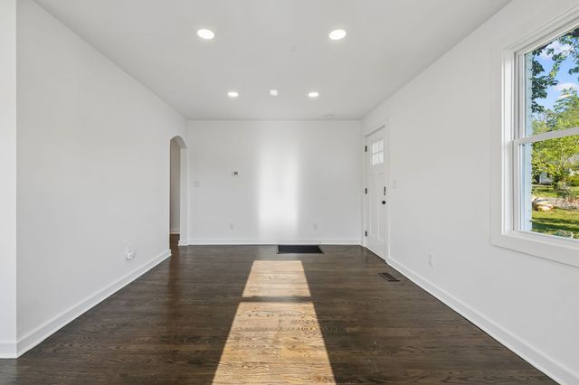 902 Broadmoor Dr, Nashville, TN 37216