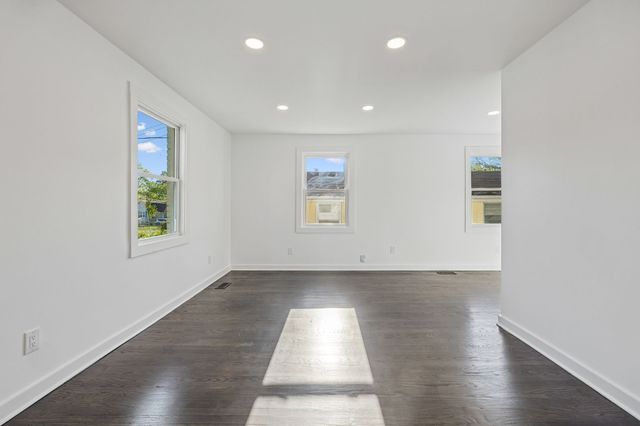 902 Broadmoor Dr, Nashville, TN 37216