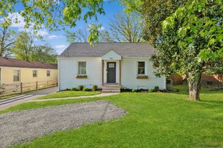 902 Broadmoor Dr, Nashville, TN 37216