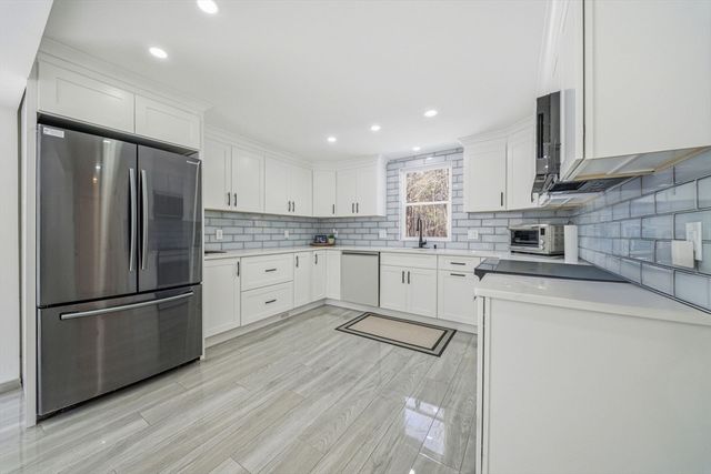 404 River St, Halifax, MA 02338