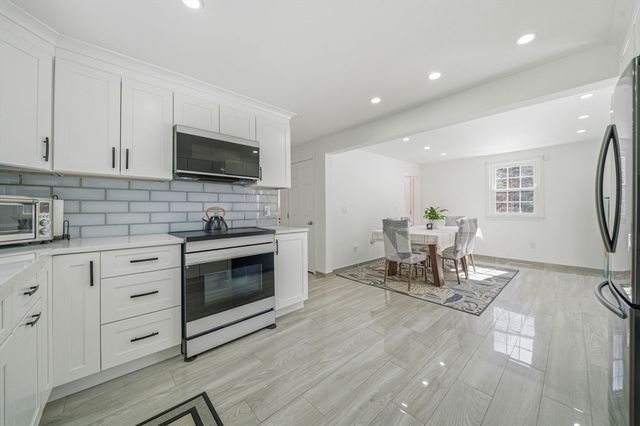 404 River St, Halifax, MA 02338