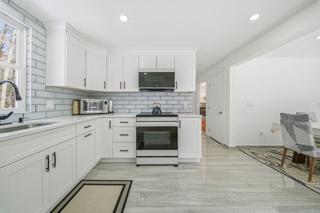 404 River St, Halifax, MA 02338