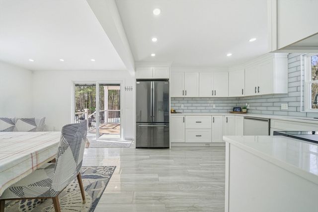 404 River St, Halifax, MA 02338