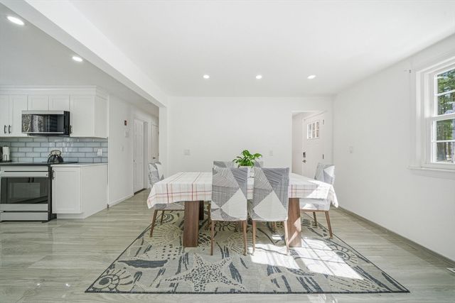 404 River St, Halifax, MA 02338