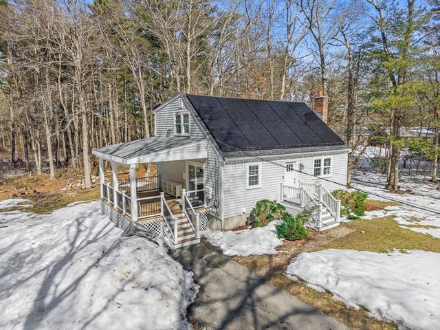 404 River St, Halifax, MA 02338