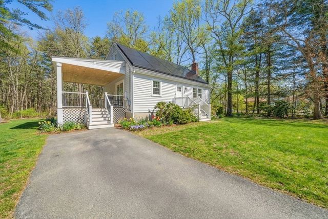 404 River St, Halifax, MA 02338