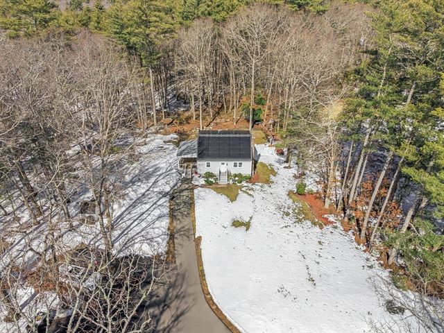 404 River St, Halifax, MA 02338