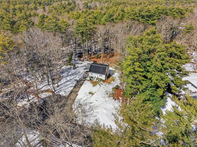 404 River St, Halifax, MA 02338