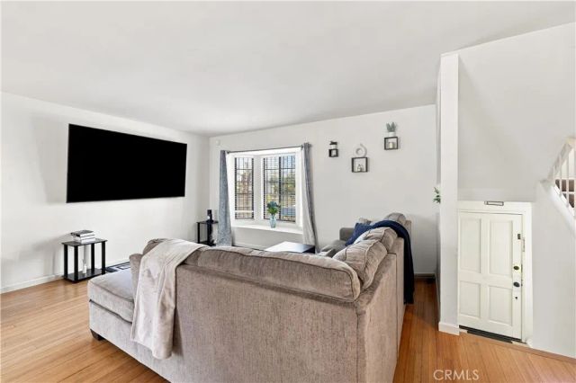 14715 Saticoy 9, Van Nuys, CA 91405