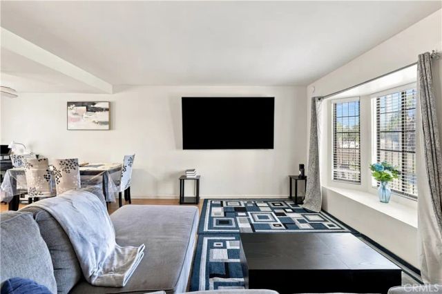 14715 Saticoy 9, Van Nuys, CA 91405