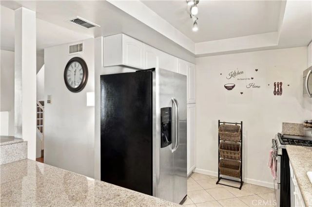 14715 Saticoy 9, Van Nuys, CA 91405