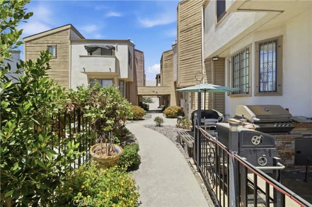 14715 Saticoy 9, Van Nuys, CA 91405