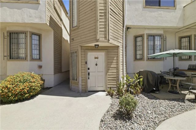 14715 Saticoy 9, Van Nuys, CA 91405