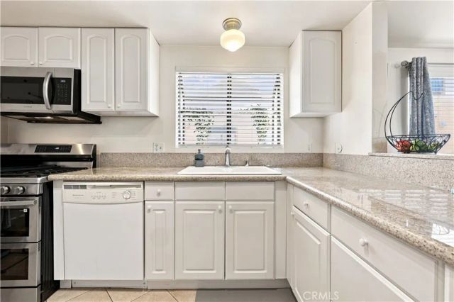 14715 Saticoy 9, Van Nuys, CA 91405
