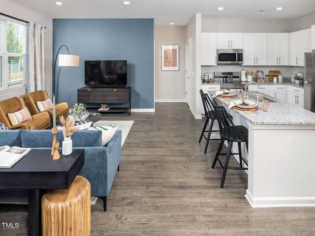 3520 Pinetree Grove Lane 6-304, Raleigh, NC 27604