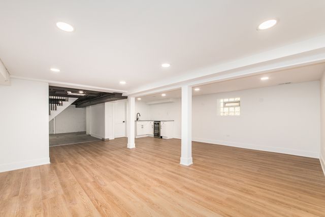 6055 W Dakin Street, Chicago, IL 60634