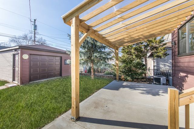 6055 W Dakin Street, Chicago, IL 60634