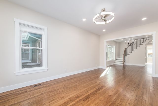 6055 W Dakin Street, Chicago, IL 60634