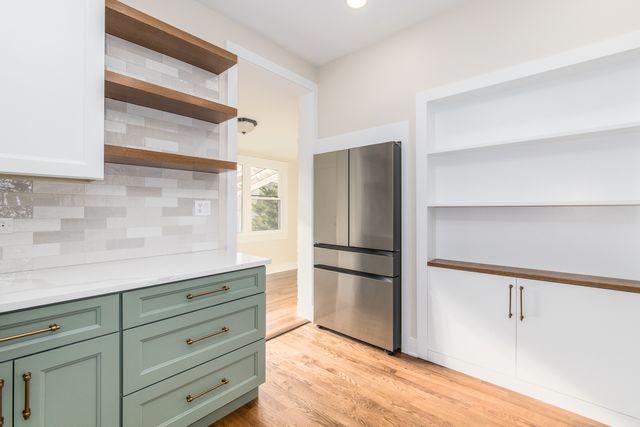 6055 W Dakin Street, Chicago, IL 60634