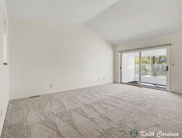3119 W Maple Villa Drive, Grand Rapids, MI 49508