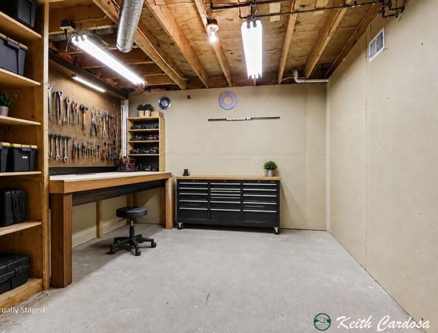 3119 W Maple Villa Drive, Grand Rapids, MI 49508
