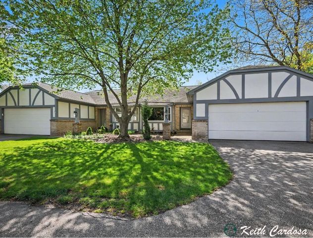 3119 W Maple Villa Drive, Grand Rapids, MI 49508